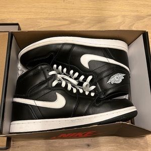 NIKE Jordan 1 Yin Yang Black - Lightly Used